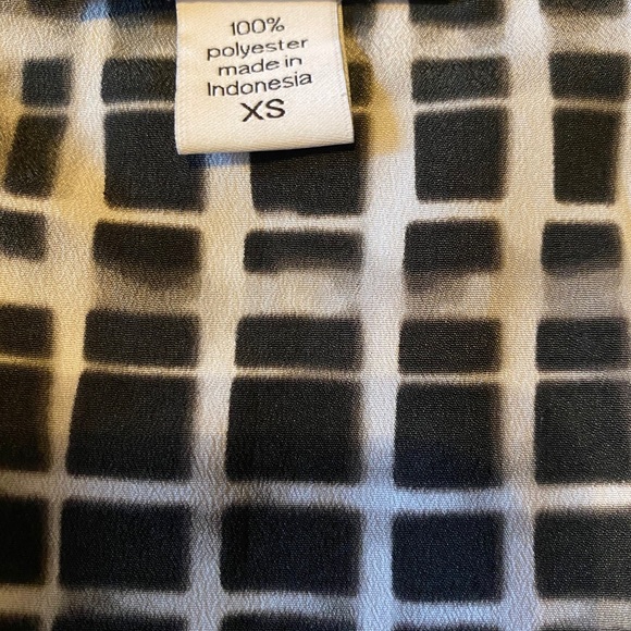 Bar lll draped shoulder top. - Picture 3 of 3